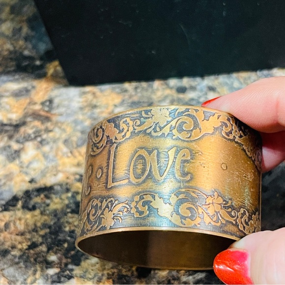 šCopper Embossed & Antiqued āFaith Hope Loveā Wrist Cuff! - Picture 8 of 10